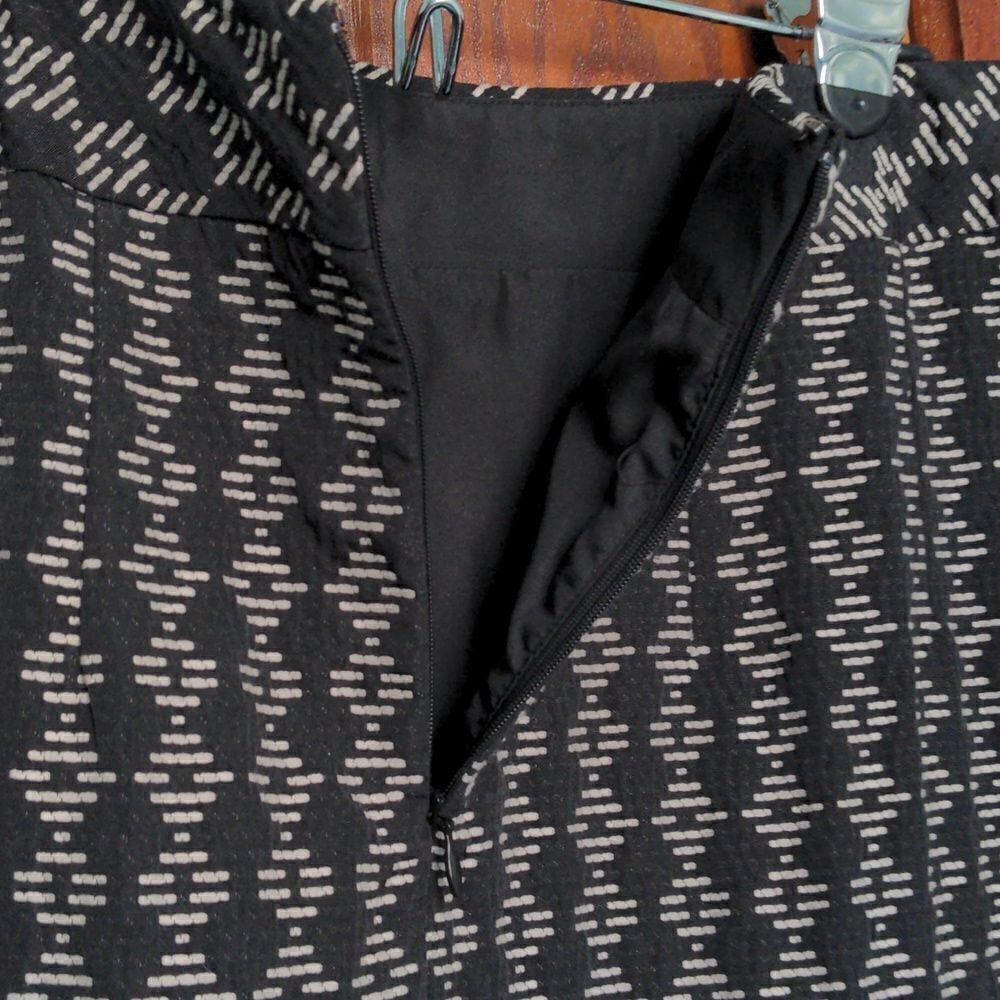 Coldwater Creek Black + White Diamond Motif Midi Pencil Skirt Sz 8 - Picture 4 of 8